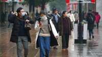 Virus itu pun mulai menyebar ke sejumlah wilayah, beberapa di antaranya adalah Beijing dan Shanghai. Bahkan kasus-kasus orang terinfeksi virus ini juga sudah dideteksi di luar China, seperti di Korea Selatan, Thailand dan Jepang. Penyeberan virus itu pun kini menjadi perhatian internasional. Berbagai upaya pencegahan dan penanganan dilakukan bagi para pelancong yang hendak pergi ke China maupun tiba dari China guna mengantisipasi penyakit tersebut dapat menyebar lebih luas.