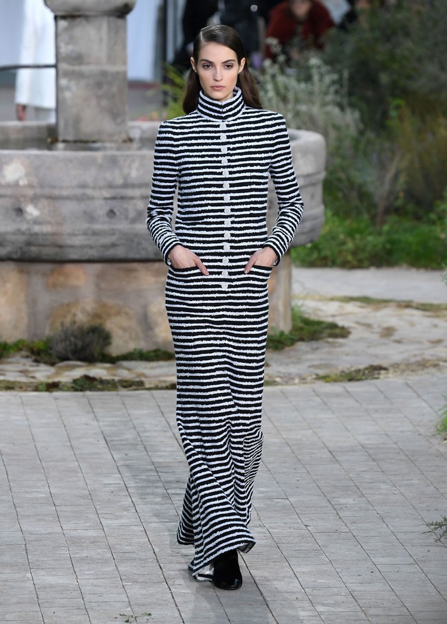 Fashion show koleksi Chanel Couture Spring 2020 di Paris Fashion Week, The Grand Palaris, Paris, Prancis. Photo by Pascal Le Segretain/ Getty Images.