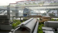 Desain jembatan layang adalah hasil sayembara yang diadakan oleh Pemprov DKI Jakarta. Peserta atas nama Patrisius Marvin Dalimartha terpilih dengan desain bernama Cakra Selaras Wahana sebagai pemenang dan mendapatkan hadiah sebesar Rp 160 juta.