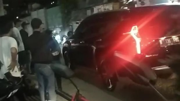 Jabar Sepekan: Ipah Ditemani 'Gadis Baju Merah' dan Surili 'Siluman' Ditangkap