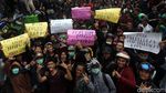 Aksi Ratusan Warga Priok Geruduk Kantor Kemenkum HAM
