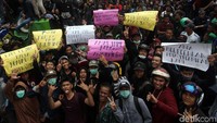  Atas pernyataannya tersebut warga Priok pun menggelar aksi unjuk rasa meminta Yasonna Laoly meminta maaf atas ucapannya tersebut.