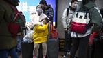 Warga China Ramai-ramai Pakai Masker untuk Antisipasi Virus Corona