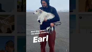 Menyayangi anjing bernama Earl, mungkin anjing kesayangan mereka berdua.Foto: Instagram