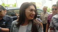 Tata Janeeta juga memenuhi panggilan penyidik Polda Jatim terkait kasus inventasi bodong MeMiles.