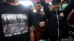Aksi Ratusan Warga Priok Geruduk Kantor Kemenkum HAM
