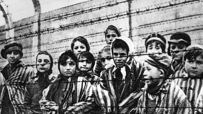 Kamp Auschwitz Kamp konsentrasi Auschwitz menjadi saksi bisu kejahatan kemanusiaan yang dilakukan Nazi. Jutaan warga Yahudi diketahui masuk kamp itu di masa silam.