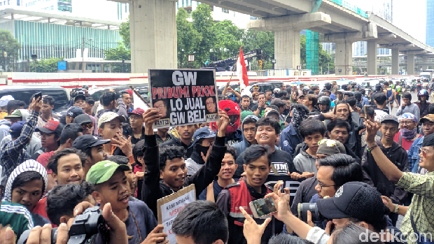 Massa 221 Priok Bersatu beraksi di depan Kemenkum HAM
