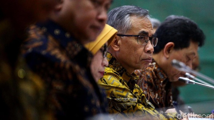 Komisi XI DPR RI menggelar rapat kerja dengan OJK untuk membahas kinerja pengawasan terhadap industri jasa keuangan seperti Jiwasraya.