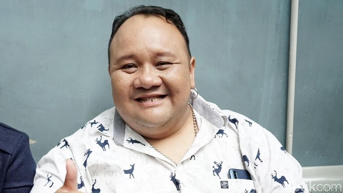 Rony Dozer saat ditemui di studio Trans TV.