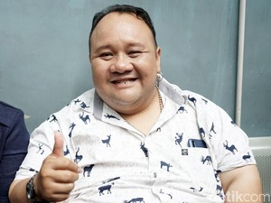 Komedian Extravaganza Rony Dozer Meninggal Dunia