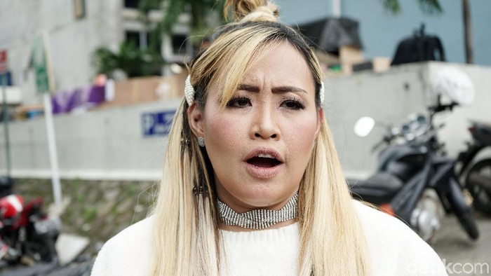 Pinkan Mambo saat ditemui di studio Trans TV.