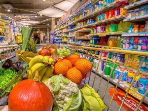 Inggris Lockdown, Supermarket Malah Untung Besar