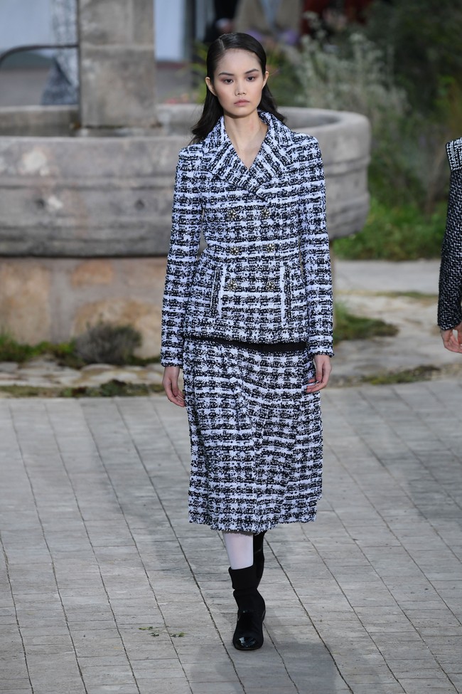 Fashion show koleksi Chanel Couture Spring 2020 di Paris Fashion Week, The Grand Palaris, Paris, Prancis. Photo by Pascal Le Segretain/ Getty Images.