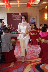 Fashion Imlek 2020, Tawaran Cheongsam Lurik dari Yosep Sinudarsono