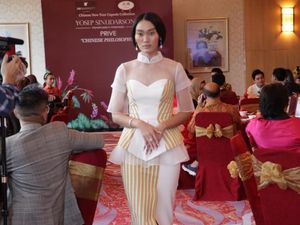 Fashion Imlek 2020, Tawaran Cheongsam Lurik dari Yosep Sinudarsono