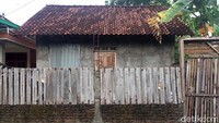 Rubingah tinggal di Dusun Kranggan, Desa Jogotirto, Kecamatan Berbah, Sleman.