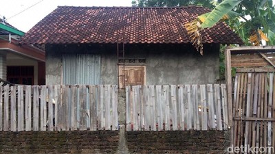 Rumah Nenek Rubingah yang Ditendang dan Diseret di Pasar