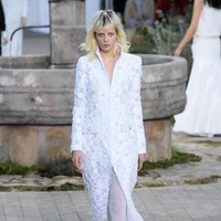 Fashion show koleksi Chanel Couture Spring 2020 di Paris Fashion Week, The Grand Palaris, Paris, Prancis. Photo by Pascal Le Segretain/ Getty Images.