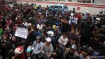 Aksi Ratusan Warga Priok Geruduk Kantor Kemenkum HAM