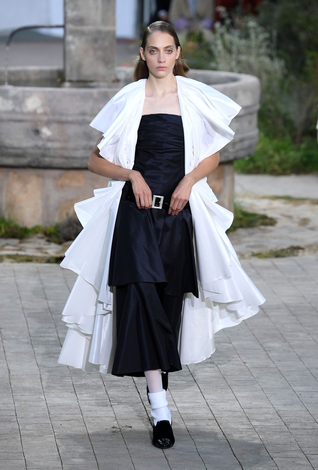 Fashion show koleksi Chanel Couture Spring 2020 di Paris Fashion Week, The Grand Palaris, Paris, Prancis. Photo by Pascal Le Segretain/ Getty Images.