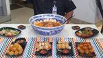 Bakso dan Nasi Padang Sukses Bikin Pelawak Jepang Betah di Indonesia