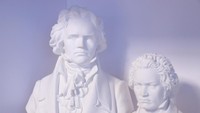 Jerman akan merayakan ulang tahun ke-250 kelahiran Ludwig van Beethoven tahun 2020 ini dengan lebih dari 700 acara. Sejumlah toko souvenir mulai menjual pernak-pernik khas Beethoven.