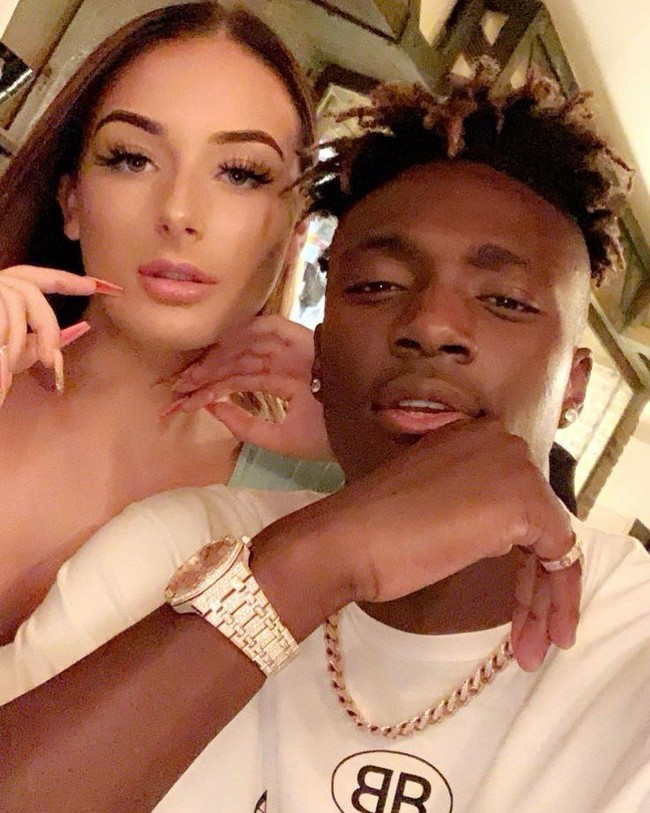 Ini Leah Monroe, wanita yang terkenal karena berpacaran dengan striker Chelsea Tammy Abraham. Leah Monroe adalah seorang model, influencer, dan vlogger gaya hidup. Foto: dok. Instagram @leahmonroe_