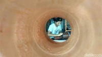 Siapa sangka, pusat kerajinan tangan kawasan barat Jatinangor, Desa Cibeusi, Jatinangor, Kabupaten Sumedang, yang dikenal dengan kawasan pendidikannya mampu menghasilkan alat musik tradisional yang menembus pasar Eropa.