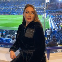 Saat tak mengunjungi dokter bedah plastik, Leah Monroe mengaku sangat suka berbelanja. Ia kerap berbagi gaya seksinya kepada 43 ribu lebih pengikutnya di Instagram. Foto: dok. Instagram @leahmonroe_