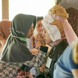 Viral Anak 9 Tahun Asal Magelang Jago Makeup Bak MUA Profesional Viral Anak 9 Tahun Asal Magelang Jago Makeup Bak MUA Profesional