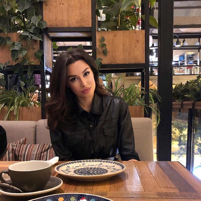 Seperti dilansir Daily Star, laporan menyebutkan bahwa Alina Tsarakhova tak suka jika banyak orang membahas kemiripannya dengan Angelina Jolie Foto: Instagram