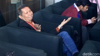 Lino juga diduga menyalahgunakan kewenangannya dengan memerintahkan penunjukan langsung kepada perusahaan asal China untuk pengadaan 3 QCC tersebut. Pada saat itu, Lino menjabat Direktur Utama PT Pelindo II.