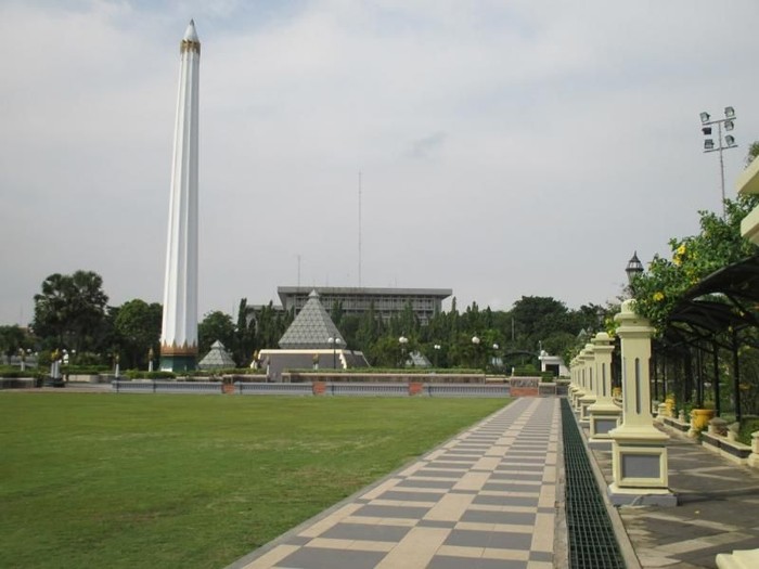 taman tugu pahlawan surabaya