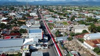 Foto udara memperlihatkan bendera Merah Putih yang terbentang di Kota Gorontalo, Kamis (23/1/2020).