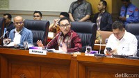 Ketua Komisi III DPR Herman Herry berharap para hakim agung yang telah dipilih bisa melakukan terobosan di Mahkamah Agung. Menurut Herman, kedelapan nama yang sudah dipilih memenuhi syarat dan standar calon hakim agung.