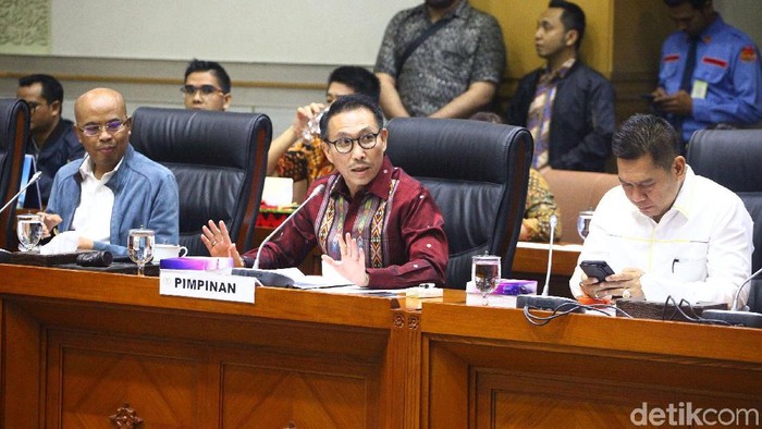 Komisi III DPR telah menetapkan 5 nama hakim agung, 2 hakim ad hoc tipikor, dan hakim hubungan perindustrian. Penetapan dilakukan dalam rapat pleno di gedung DPR, Senayan, Jakarta, Kamis (23/1/2020).