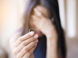 Yang Harus Kamu Sadari Saat Terpuruk karena Usia Pernikahan Cuma Sekejap