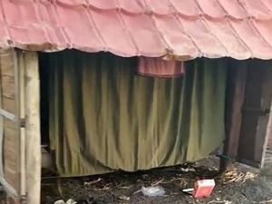 Diduga Jadi Tempat Mesum, Puluhan Gubuk di Pantai Makassar Dibongkar