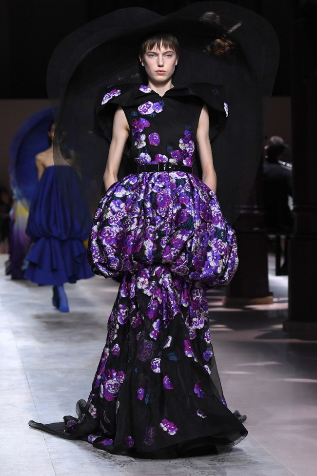 Fashion show koleksi Givenchy Haute Couture Spring 2020 di Paris Fashion Week, Paris, Prancis. [Photo by Pascal Le Segretain/Getty Images].