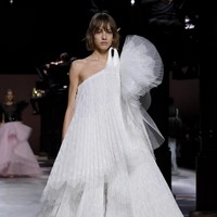 Fashion show koleksi Givenchy Haute Couture Spring 2020 di Paris Fashion Week, Paris, Prancis. [Photo by Pascal Le Segretain/Getty Images].