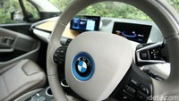 Di atas kertas BMW i3s dilengkapi motor listrik bertenaga maksimal 184 dk dan punya torsi puncak 270 Nm. Hanya butuh 6,9 detik untuk melesatkan mobil ini dari 0 ke 100 km/jam.