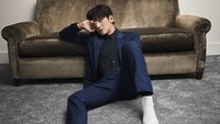 Bintang kelahiran kota Anyang, Korea Selatan, itu didaulat sebagai aktor terganteng tahun ini. Foto: Calvin Klein