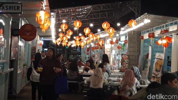 Suasana Imlek di Thamrin 10