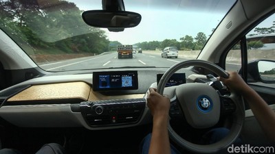 Ototest BMW i3s: Sensasi Berkendara Mobil Mungil Tanpa Asap