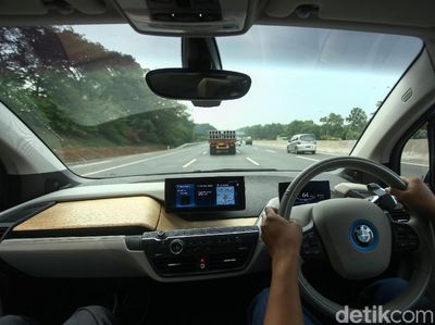 Ototest BMW i3s: Sensasi Berkendara Mobil Mungil Tanpa Asap