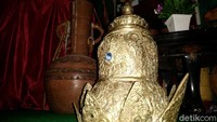 Mahkota ini disimpan di Museum Galuh Imbanagara, menurut Ilham, karena wilayah Imbanagara dulunya salah satu pusat Pemerintahan Galuh. Kemudian dipindahkan ke Cibatu yang sekarang perkotaan Ciamis. Sekadar diketahui, Mahkota Galuh ini peninggalan Kerajaan Galuh Pangauban sampai Galuh jadi kabupaten. Dimana Raja diganti jadi Adipati yang adipati pertamanya adalah Adipati Panaekan sebagai bupati Galuh pertama di kabupaten galuh, setelah Raja terakhir Prabu Cipta Permana.