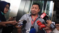 Pemanggilan Fahd sebagai saksi dalam perkara itu seharusnya pada Rabu (22/1) kemarin berkaitan dengan dugaan korupsi pengadaan barang dan jasa di lingkungan Kemenag tahun 2011 dengan tersangka Undang Sumantri. Namun Fahd baru menjalani pemeriksaan hari ini.