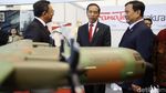Kompak! Jokowi-Prabowo Tinjau Pameran Alutsista Buatan Dalam Negeri