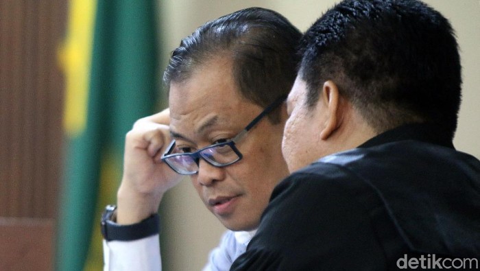 Mantan Ketua MK Akil Mochtar menyambangi Pengadilan Tipikor Jakarta. Kedatangannya untuk bersaksi di sidang kasus suap yang menjerat Muchtar Ependy.